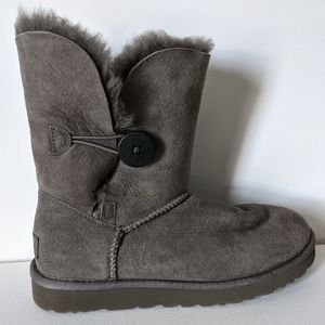 NWT Ugg Bailey Button